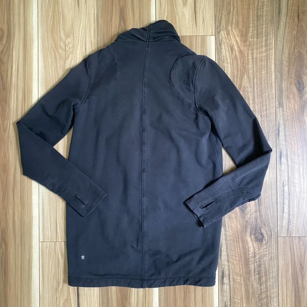 SOLD Lululemon Charcoal Thats A Wrap Jacket - Picture 2 of 4